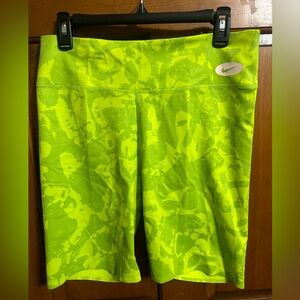 NEW NIKE Women's Neon Green One Luxe 7” Shorts Size L NWT